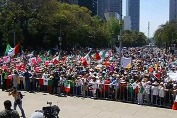 Фотография к новости: Мексиканцы построили «стену дружбы» вместо стены Трампа