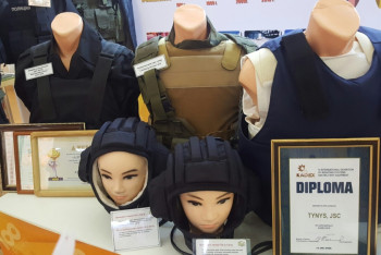 Фотография к новости: Завод «Тыныс» в Кокшетау повышает защиту бронежилетов для военнослужащих