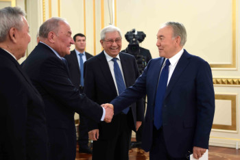 Фотография к новости: Президент РК обсудил с представителями общественности конституционную реформу