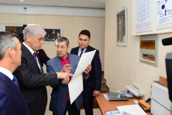 Фотография к новости: Амандык Баталов раскритиковал итоги работы по развитию Талдыкоргана