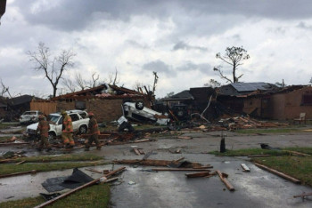 Фотография к новости: Смертельный торнадо в Луизиане: 40 человек пострадали, более 300 зданий разрушено