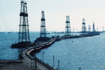 Фотография к новости: Цены на нефть продолжают падать в ожидании доклада ОПЕК о добыче сырья