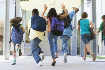 Фотография к новости: В МОН РК решили проблему тяжелых школьных рюкзаков