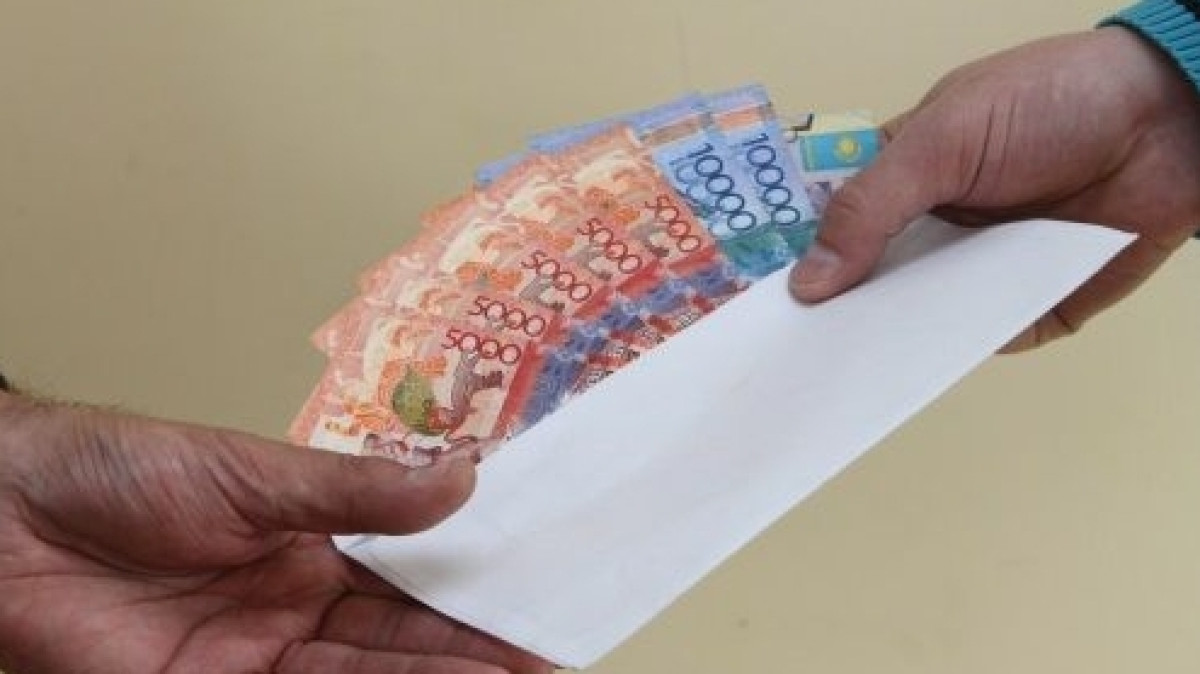 Высокопоставленные чиновники из двух регионов РК уличены во взяточничестве 