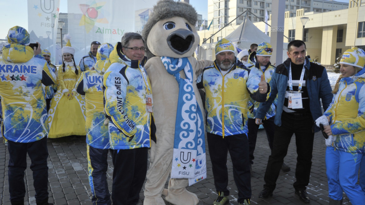 Флаги Украины и Канады подняты в Атлетической деревне (ФОТО)