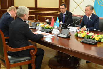 Фотография к новости: Н.Нигматулин принял посла Беларуси в Казахстане