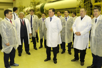 Фотография к новости: Аскару Мамину доложили о ходе реализации казахстанско-российского проекта «Байтерек»