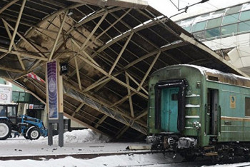 На железнодорожном вокзале Астаны из-за обрушения навеса закрыт первый путь