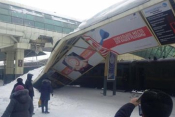 На вокзале Астаны рухнула конструкция (ВИДЕО)