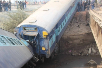 Фотография к новости: При крушении поезда в Индии погибли 39 человек (ФОТО, ВИДЕО)