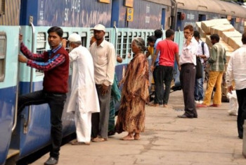 Фотография к новости: Десятки человек погибли при крушении поезда в Индии