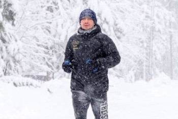 Фотография к новости: Геннадий Головкин тренируется под снегом (ФОТО)