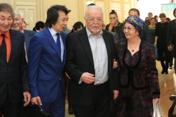 Фотография к новости: Госсекретарь РК вручила стипендии в области культуры Асанали Ашимову и Бибигуль Тулегеновой