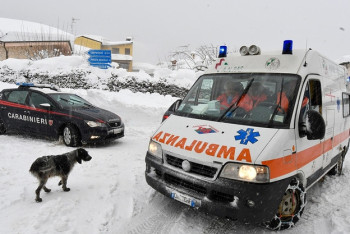 Фотография к новости: В Италии снежная лавина полностью накрыла горный отель (ВИДЕО)