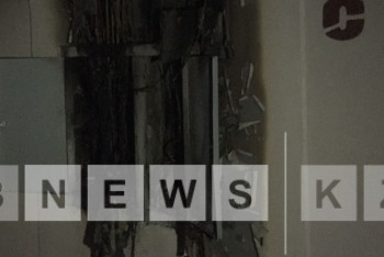 Фотография к новости: В Астане в жилом доме загорелось пять этажей (ФОТО)