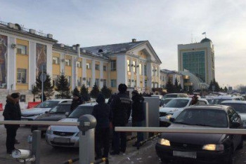 Фотография к новости: Директор «Астана LRT» обвинил в пробках на вокзале самих водителей