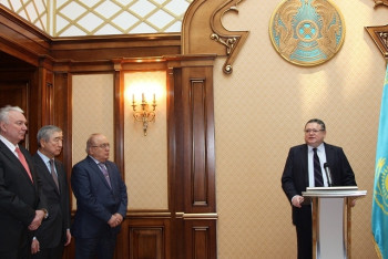 Фотография к новости: Посол РК в РФ вручил медали к 25-летию независимости РК известным деятелям России и Казахстана