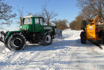 Фотография к новости: Спасатели Восточного Казахстана эвакуировали застрявших на трассе людей 