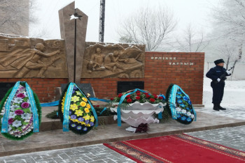 Фотография к новости: В Актобе открыли памятную доску в честь погибших в теракте солдат (ФОТО)