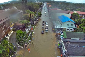 Фотография к новости: «Водный плен» в Таиланде: Туристы живут в сырых отелях и питаются полуфабрикатами (ФОТО, ВИДЕО)