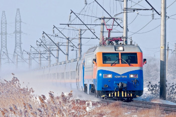 Фотография к новости: Как в непогоду поезда Казахстана справляются с большим наплывом пассажиров?