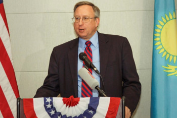 Фотография к новости: Джордж Крол не покинет Казахстан из-за Трампа