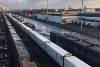 Фотография к новости: Элитные сорта вин из Франции завез впервые в Казахстан рефрижераторный поезд (ФОТО)