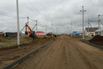 Жители Уральска самостоятельно ремонтируют дороги