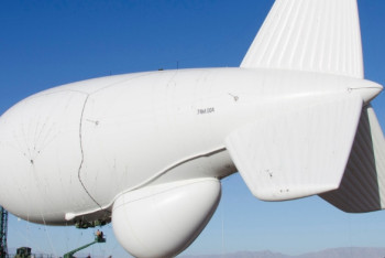 Фотография к новости: Amazon будет отправлять товар на летающих складах-дирижаблях