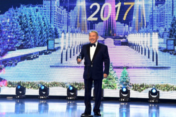 Фотография к новости: Нурсултан Назарбаев посетил новогодний благотворительный бал