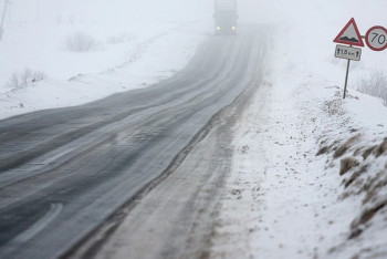Фотография к новости: Спасатели просят казахстанцев повременить с дальними поездками 