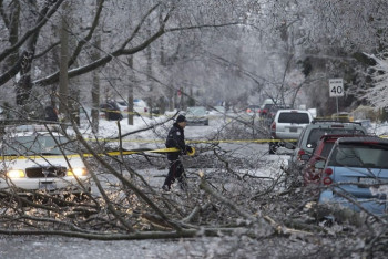 Фотография к новости: 17 тыс жителей Канады остались без электричества из-за обильного снега с ледяным дождем