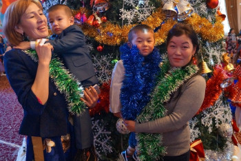 Фотография к новости: 17-миллионный казахстанец принял участие в Президентской елке