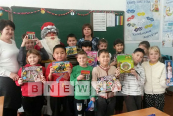 Фотография к новости: В Семее поступок маленького мальчика на новогоднем утреннике заставил всех прослезиться (ФОТО)