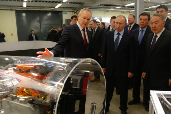 Фотография к новости: Назарбаев и Путин осмотрели в Петербурге продукцию завода «Диаконт» (ФОТО)