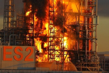 Фотография к новости: На нефтеперерабатывающем заводе в Израиле прогремел мощный взрыв