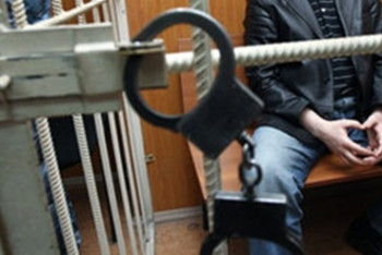 В Кызылорде женщина погибла, выбросившись из машины своего похитителя