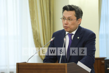 Фотография к новости: Б.Султанов: Темпы освоения госбюджета в 2016 году лучше прошлогодних показателей (ФОТО)