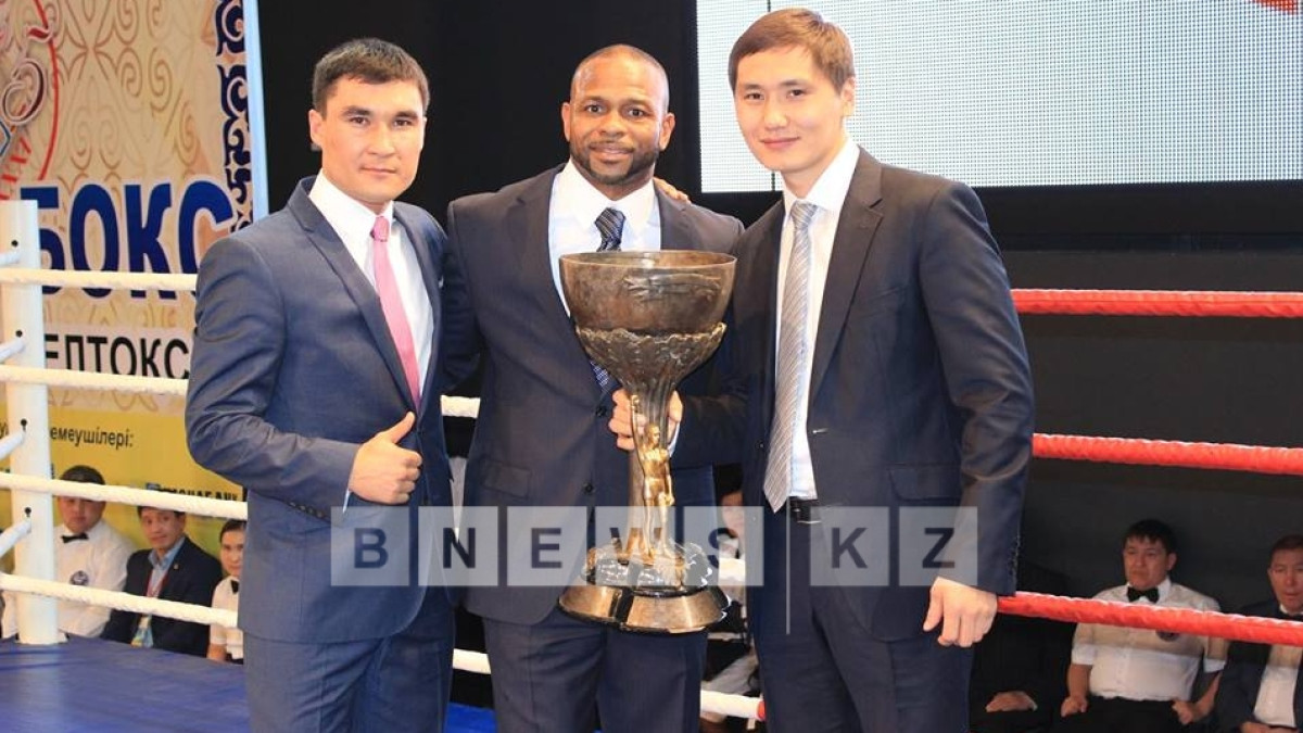 Звезда мирового бокса Рой Джонс приедет на турнир в Караганду