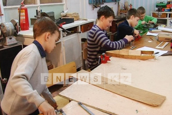 Фотография к новости: Юные судомоделисты из Темиртау выиграли миллион тенге (ФОТО)