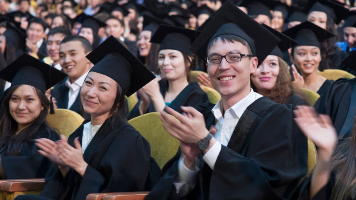 Стипендиаты программы «Болашак» поздравили казахстанцев с 25-летием независимости Казахстана