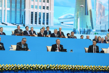 Фотография к новости: Нурсултан Назарбаев: Меня невозможно тронуть лестными словами