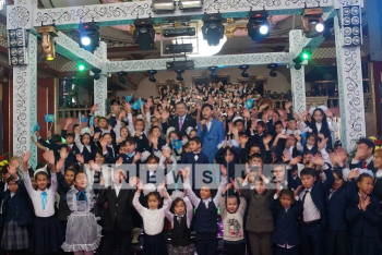 Фотография к новости: В ЮКО 250 детей получили к празднику комплекты теплой одежды и обуви