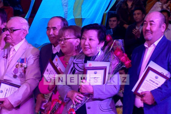 Фотография к новости: В Южном Казахстане 25 известных деятелей культуры удостоены премий (ФОТО)