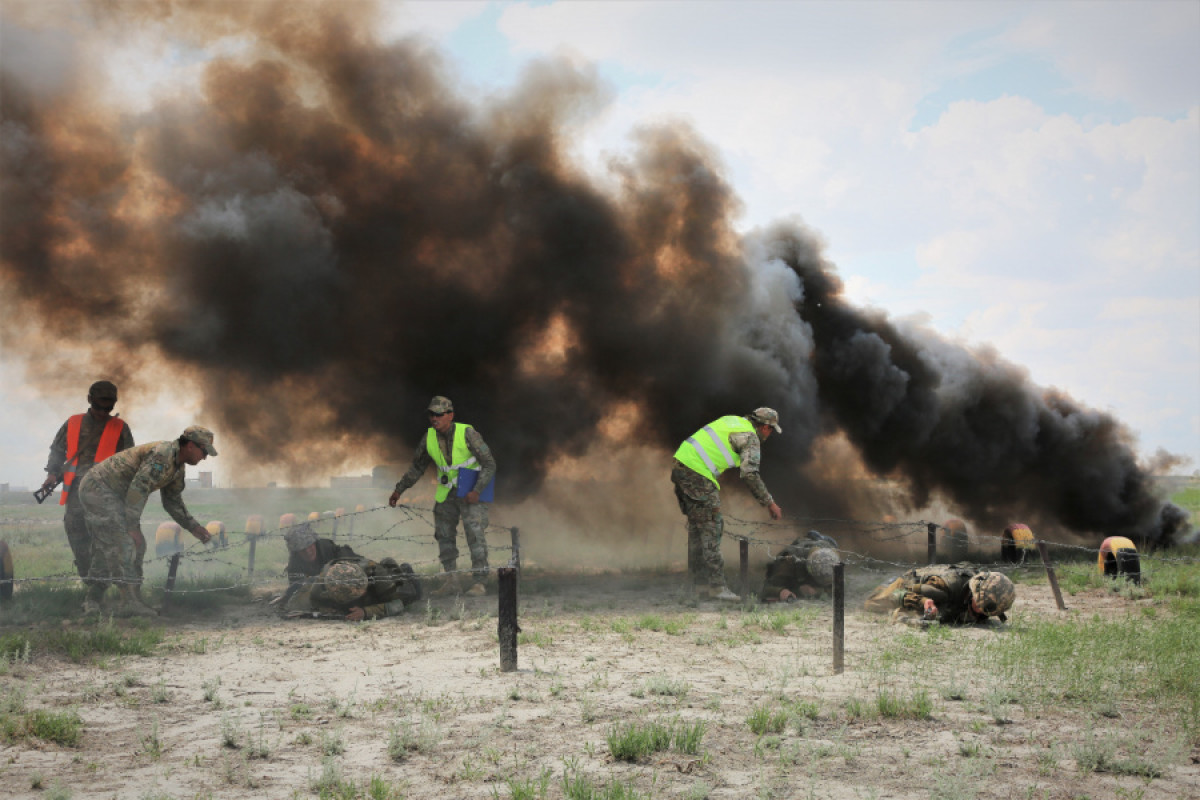 Казахстанские новобранцы проходят курс молодого бойца
