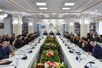 Фотография к новости: Касымов провел заседание экспертного совета Совбеза РК