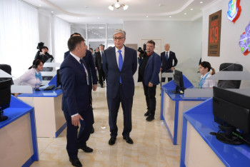 Фотография к новости: Токаев ознакомился с работой общественной приемной "iKomek" в Костанае