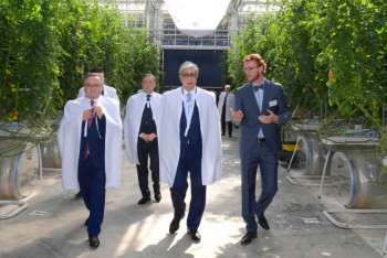 Фотография к новости: Токаев посетил тепличный комплекс "Green Capital Kazakhstan" 