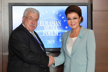 Фотография к новости:  Дарига Назарбаева  встретилась с Михаилом Гусманом 