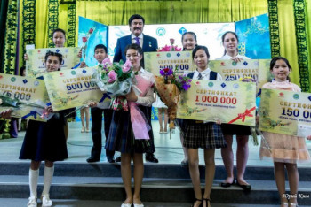 Фотография к новости: Школьница из Тараза стала миллионером после прочтения 40 книг